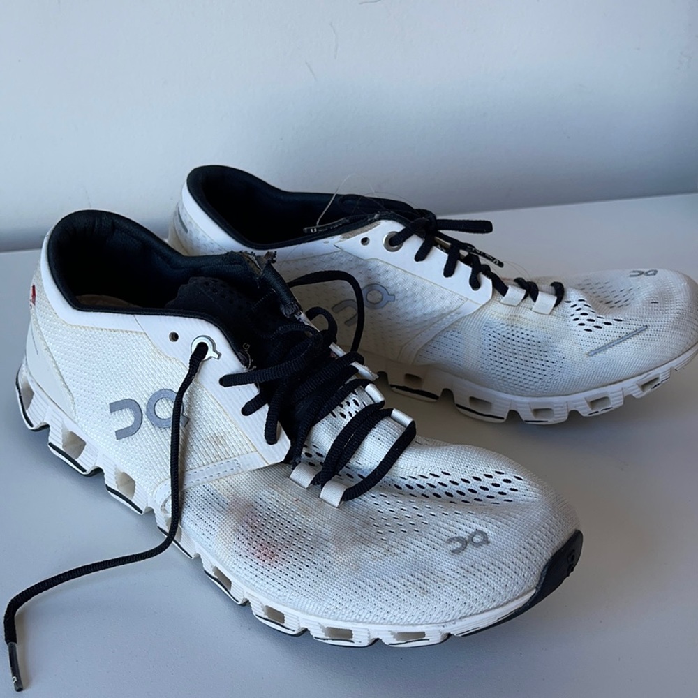 On cloud x running shoes